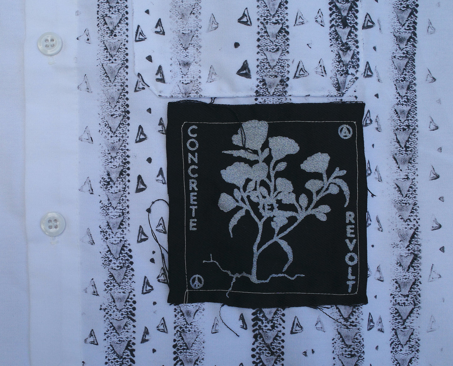 Gravel Tuxedo Shirt / White with black label - XL