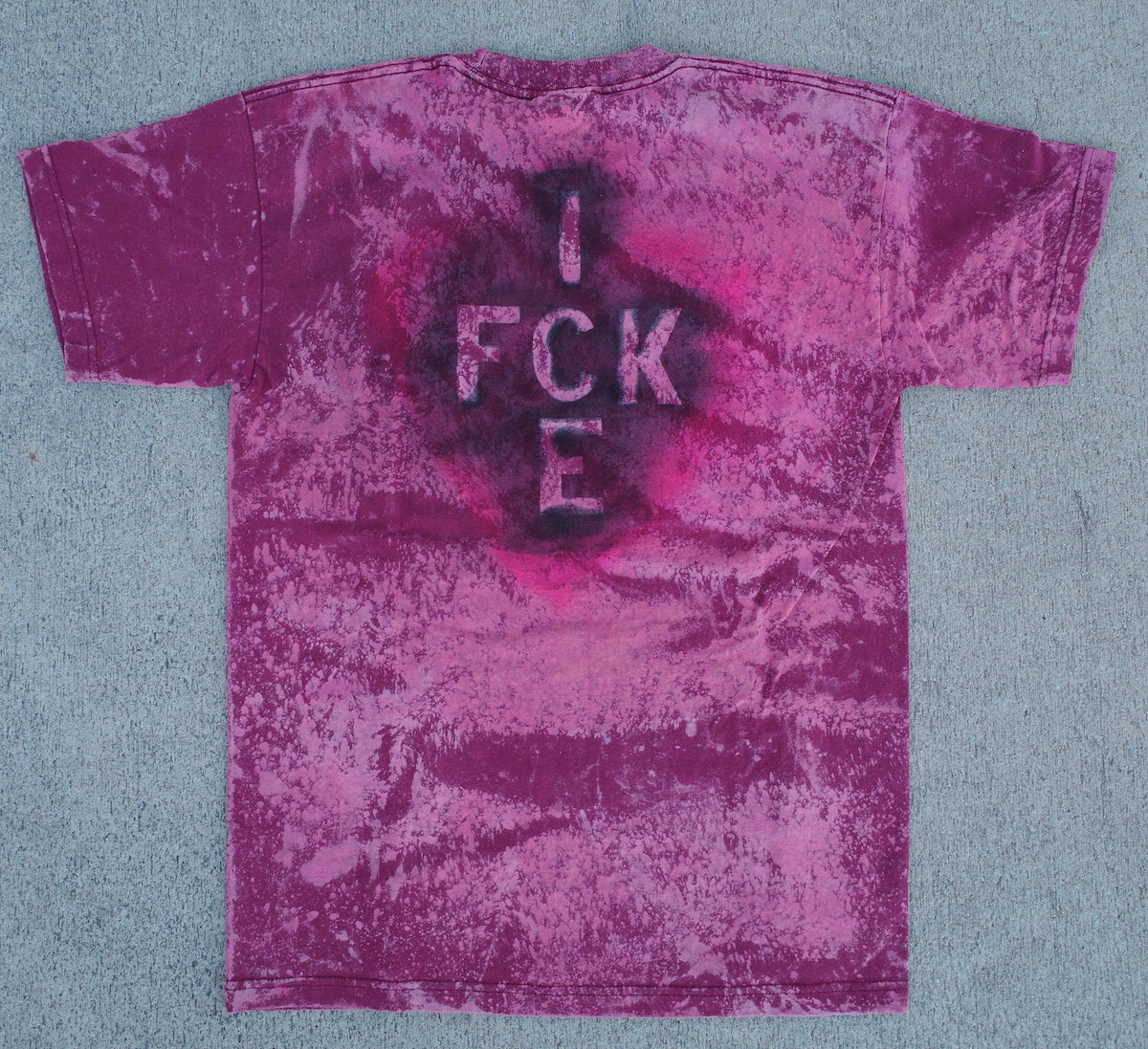Stencils Tee / Pink size Large