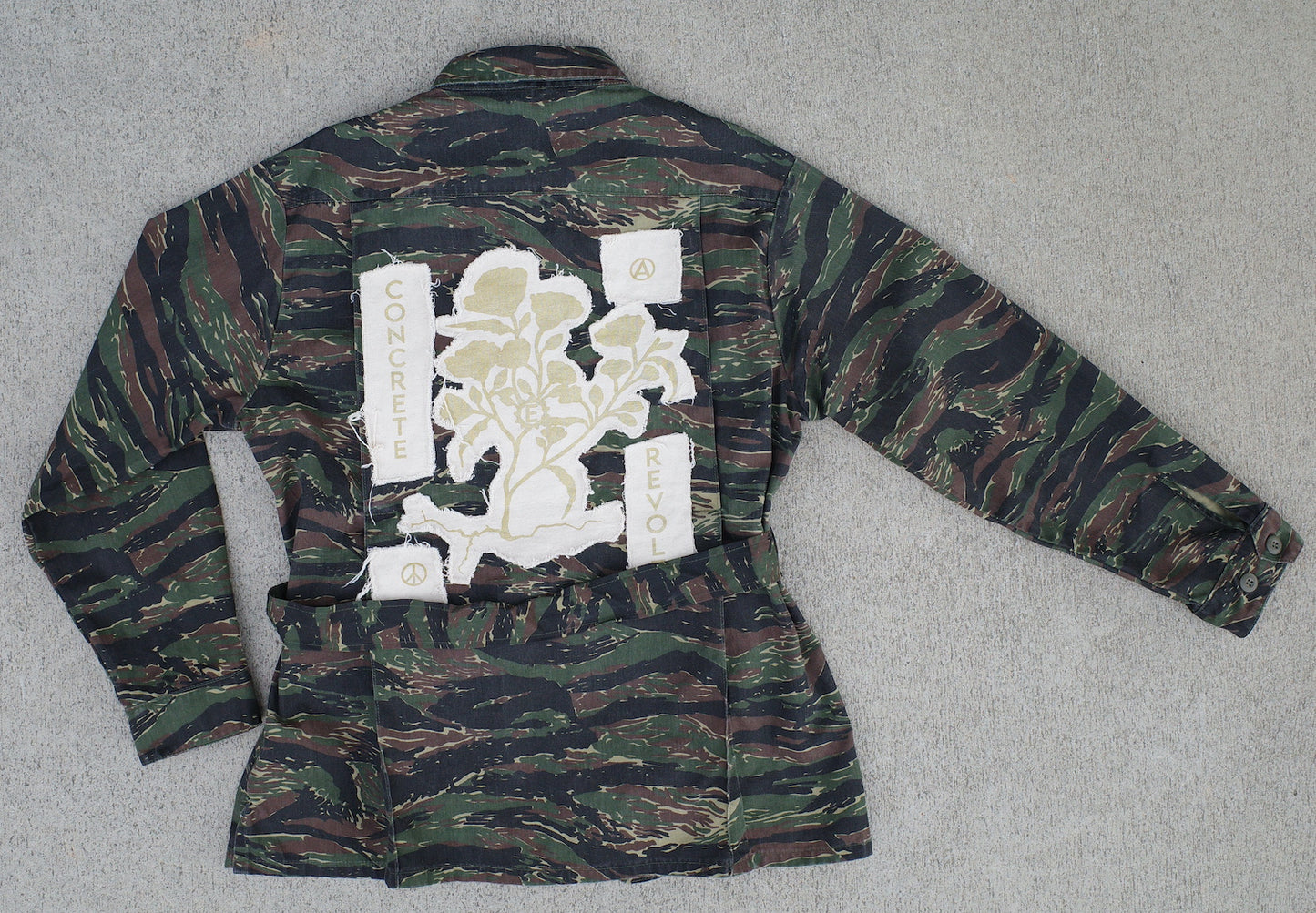 Fray-away fatigue jacket / Tiger camo LARGE