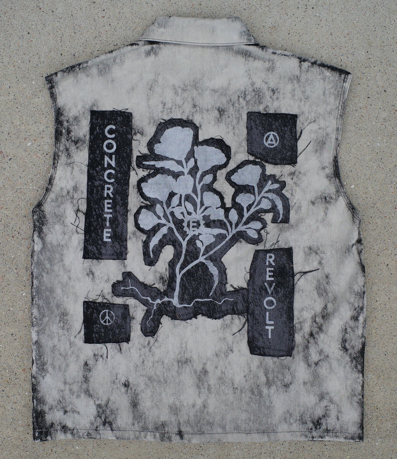 CR Fray-away vest / bleach denim MEDIUM