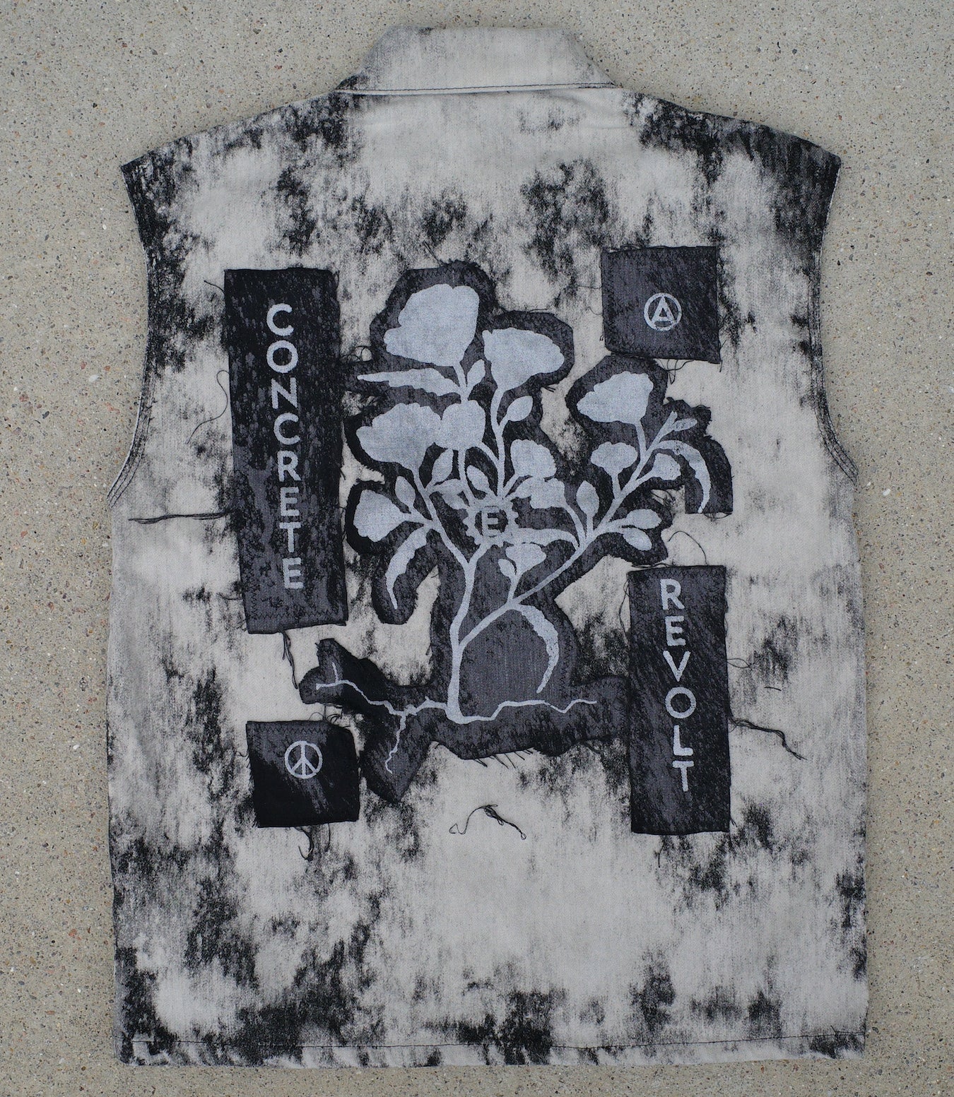 CR Fray-away vest / bleach denim SMALL