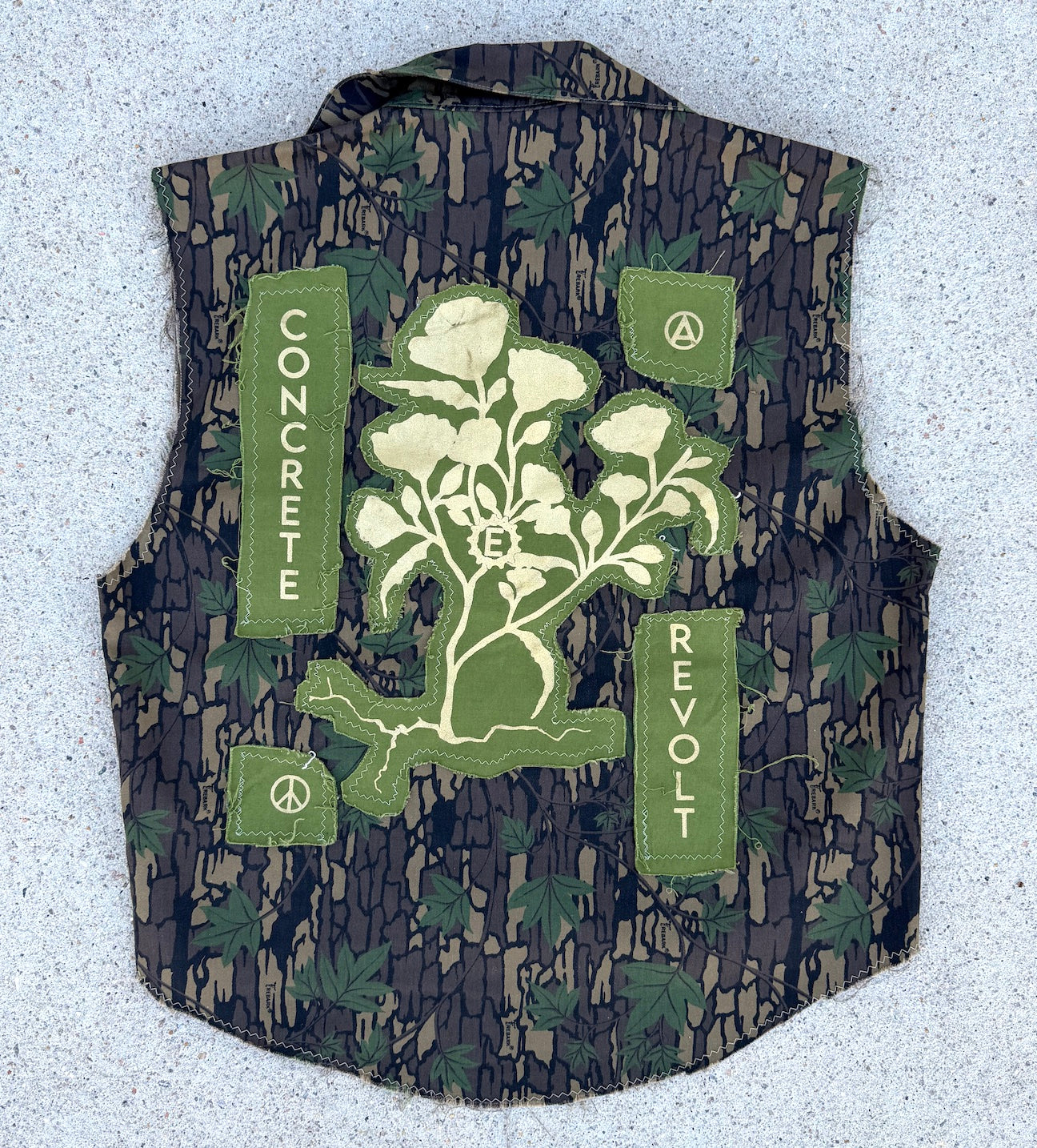 Leafwave Fray-away vest / Medium