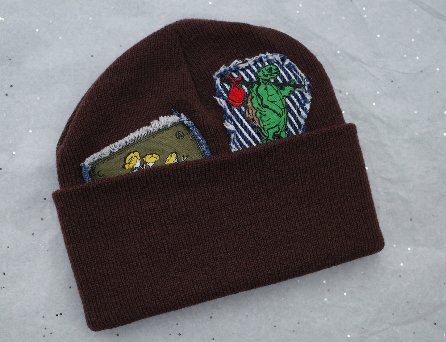 Lugs Not Drugs / Multi-patch beanie "Chocolate"